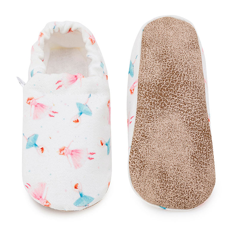 Soft organic cotton baby shoes with Ballerina design, perfect for first walkers and little explorers.