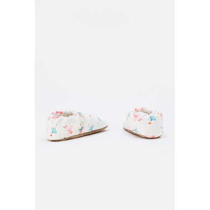 Soft organic cotton baby shoes with Ballerina design, perfect for first walkers and little explorers. View from behind.