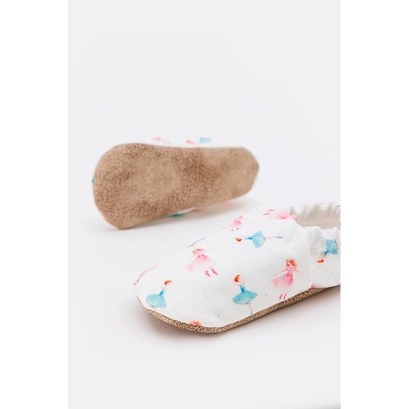 Soft organic cotton baby shoes with Ballerina design, perfect for first walkers and little explorers. Sole visible.